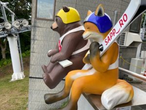 大倉山展望台にあるモニュメント