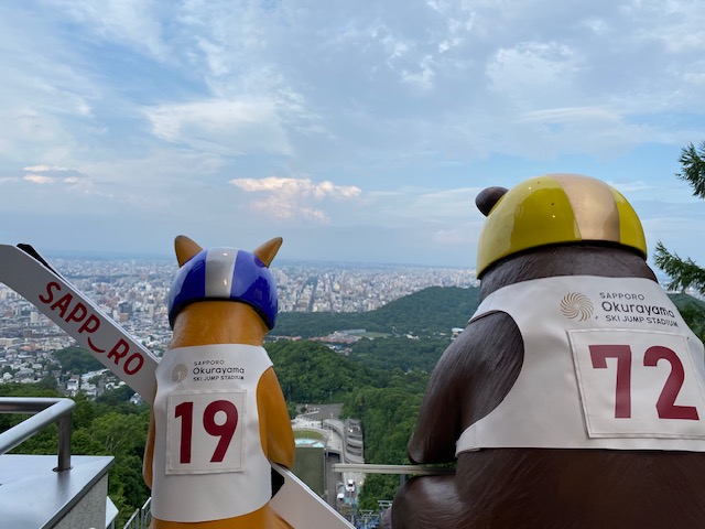 大倉山展望台にあるモニュメント