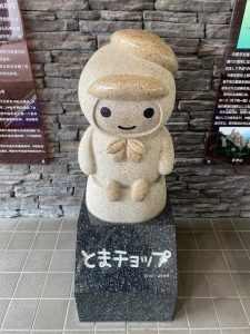 苫小牧市のゆるキャラとまチョップ