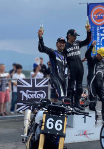 表彰台に上る長瀬智也様