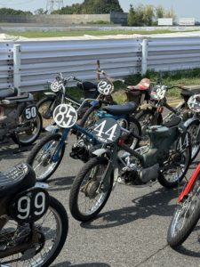 スーパーカブたち